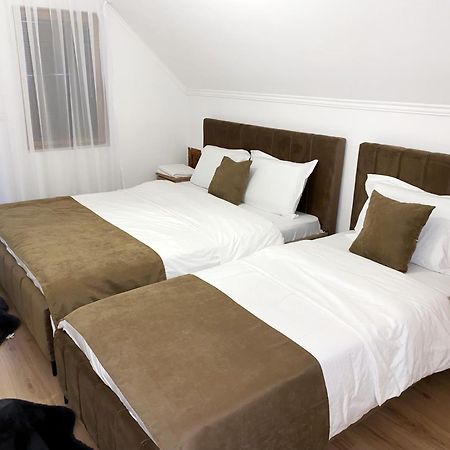Chalet Kujta Pejë Esterno foto
