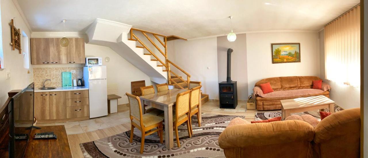 Chalet Kujta Pejë Esterno foto