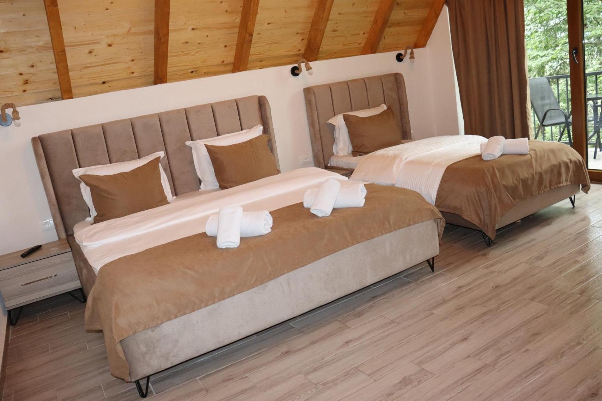 Chalet Kujta Pejë Esterno foto