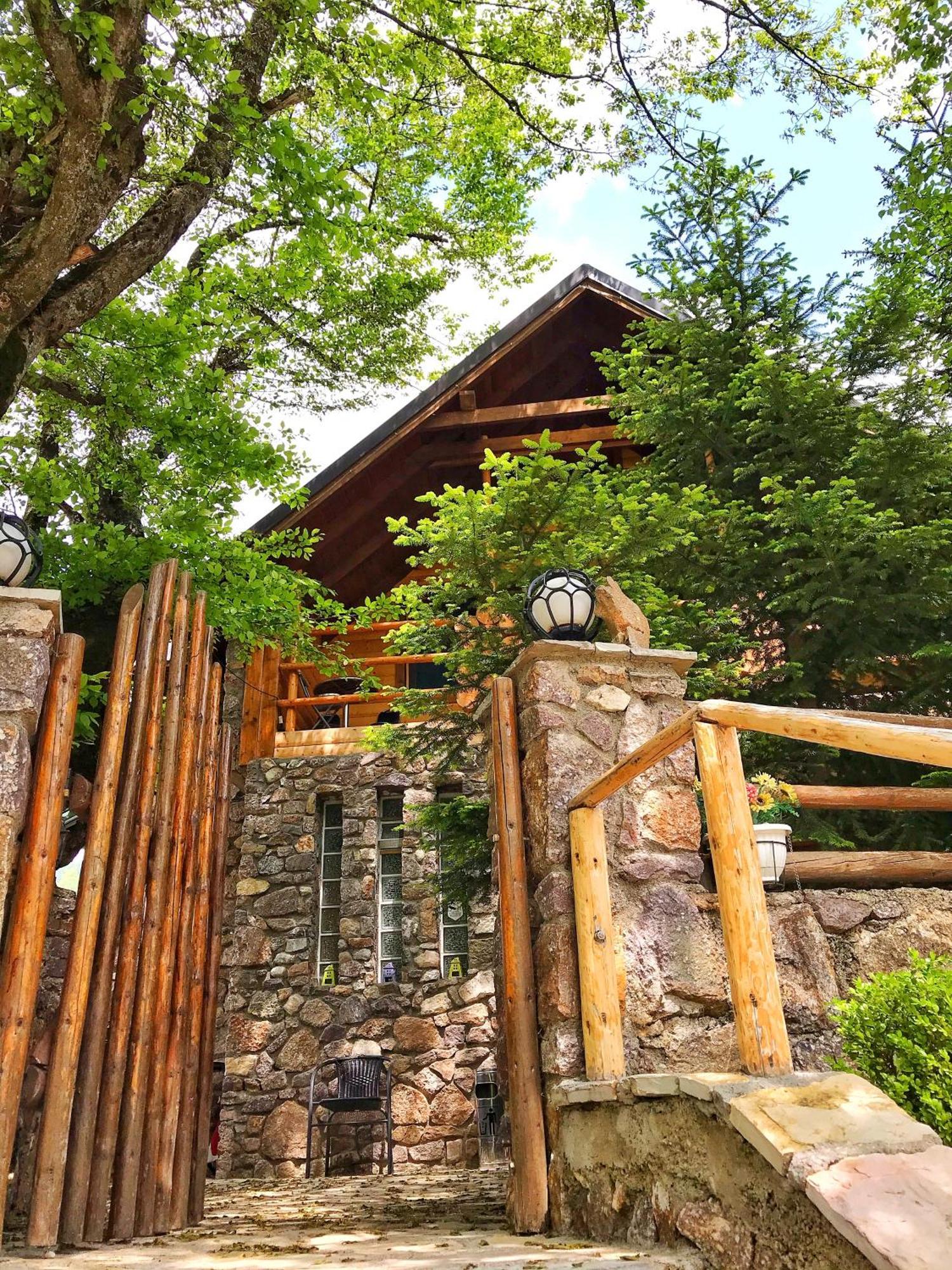 Chalet Kujta Pejë Esterno foto