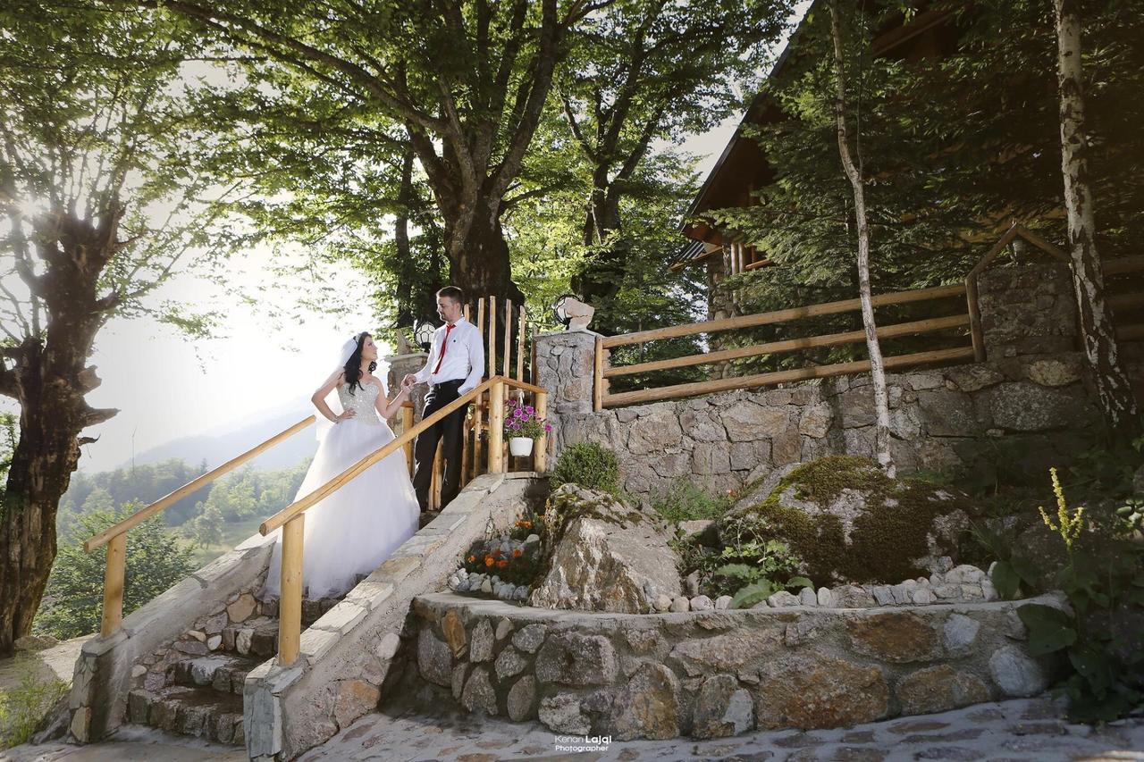 Chalet Kujta Pejë Esterno foto