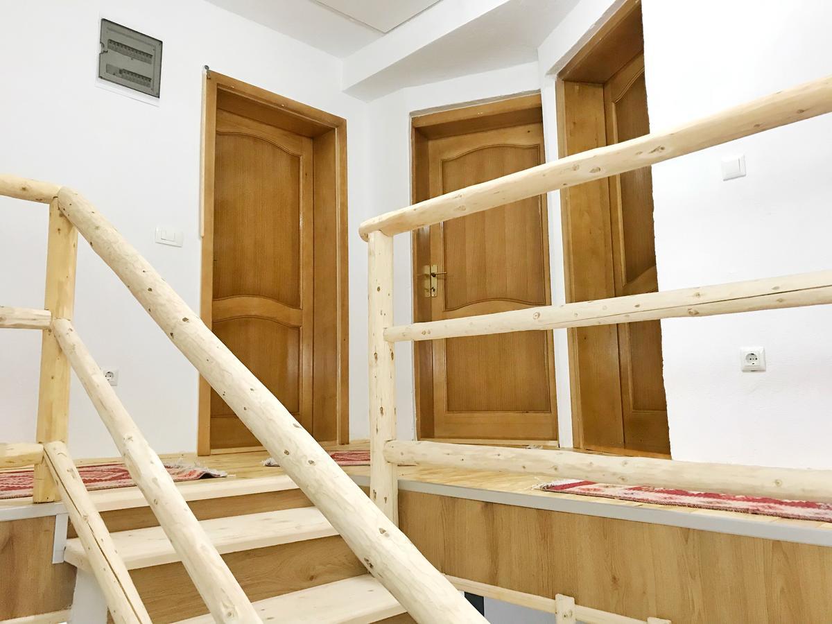 Chalet Kujta Pejë Esterno foto