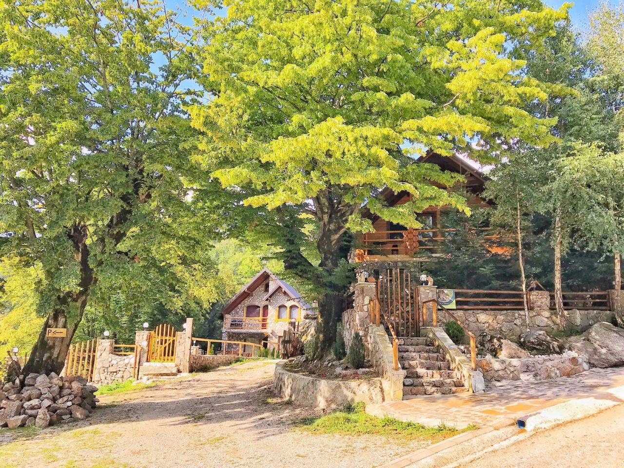 Chalet Kujta Pejë Esterno foto