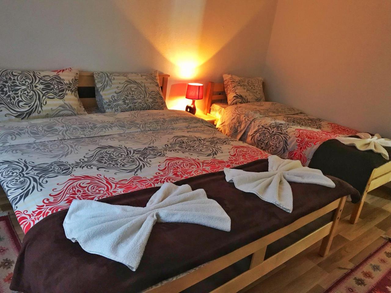 Chalet Kujta Pejë Esterno foto