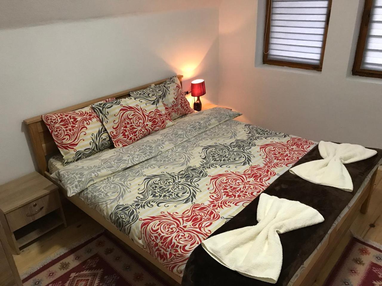 Chalet Kujta Pejë Esterno foto